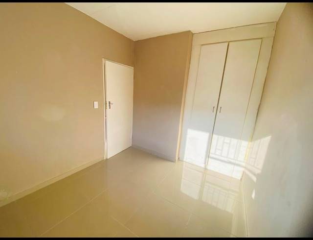 2 BEDROOM PROPERTY TO RENT IN KEMPTON PARK CENTRAL